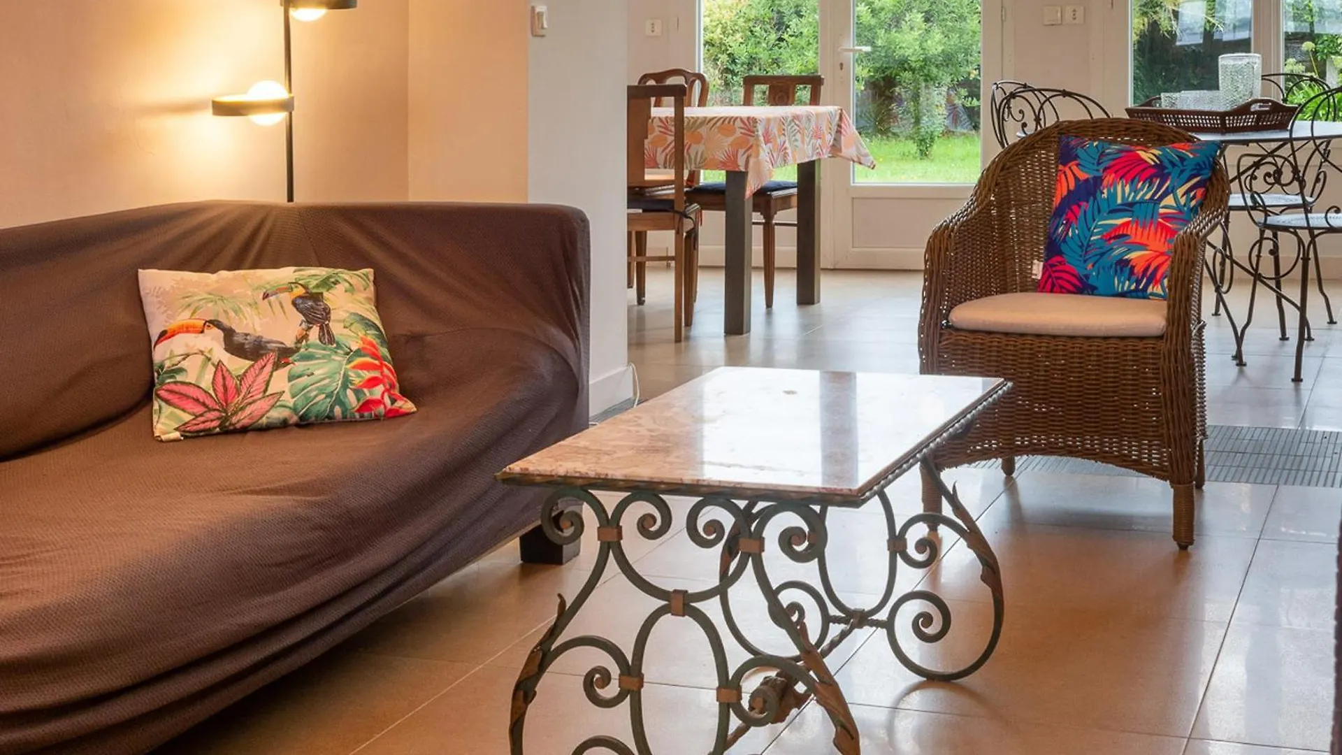 Maison Familiale En Front De Mer A Larmor-Plage - 9 Couchages, Proche Du Centre Et Du Casino - Fr-1-349-223 0*,  프랑스